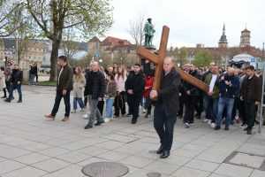 VELIKI PETAK U STUTTGARTU: U procesiji ulicama više od tisuću hrvatskih vjernika VELIKI PETAK U STUTTGARTU: U procesiji ulicama više od tisuću hrvatskih vjernika