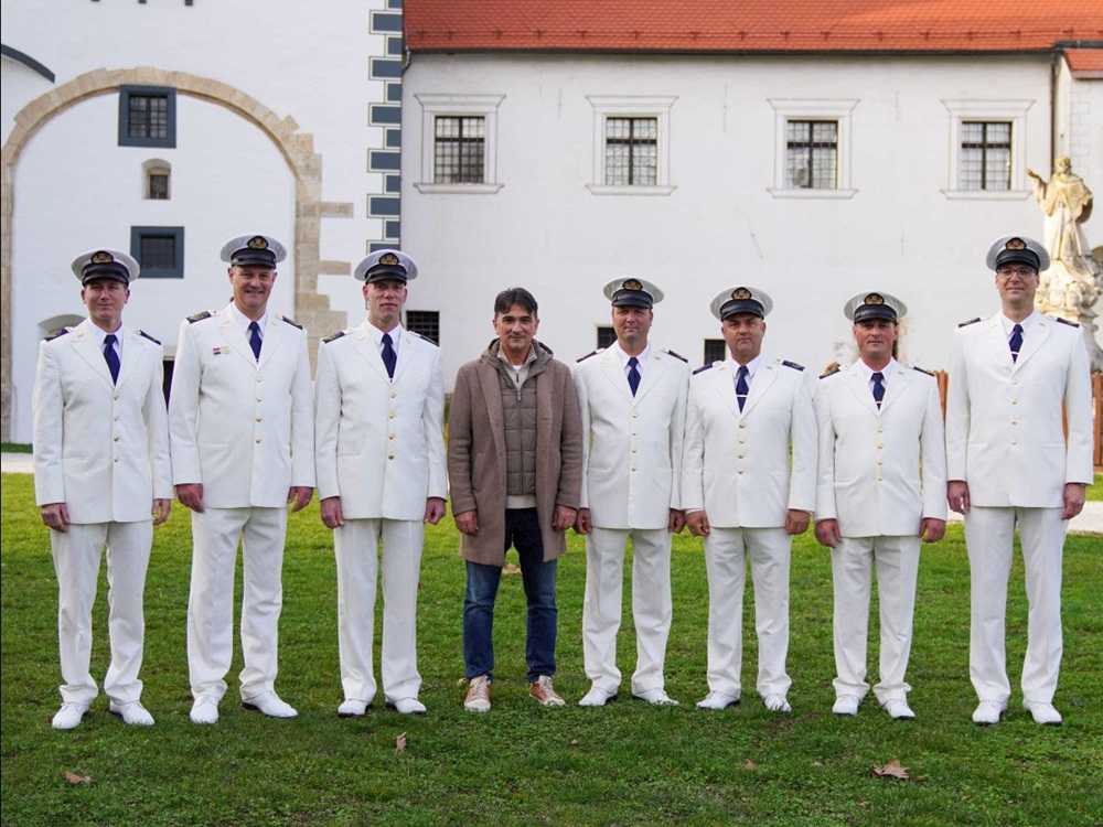 Klapa Sveti Juraj i Zlatki Dalić / Foto: Toni Lekić