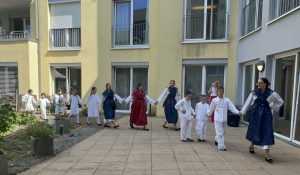 FOLKLOROM DO SRCA: KUD Croatia Heilbronn pjesmom i plesom razveselio stanare doma „Haus am See“ FOLKLOROM DO SRCA: KUD Croatia Heilbronn pjesmom i plesom razveselio stanare doma „Haus am See“