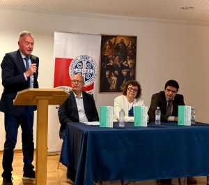 HU BENEDIKT: Na 35. obljetnicu povijesnog referenduma u Splitu predstavljena knjiga dr. Stipe Kljaića o rusko-ukrajinskom ratu Predstavljanje knjige / Foto: HU Benedikt