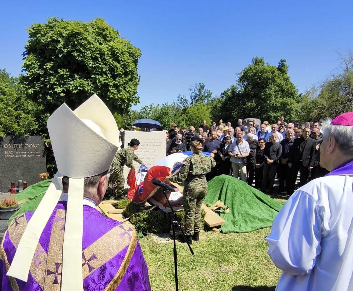 Posljednji ispraćaj Julienne Bušić / Foto: Anita-Slavica Prka Đurašić