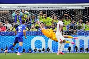 SLAVLJE ENGLEZA: Vatreni pali u drugom poluvremenu, Livaković spašavao od većeg poraza SLAVLJE ENGLEZA: Vatreni pali u drugom poluvremenu, Livaković spašavao od većeg poraza