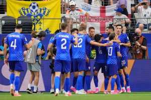 SLAVLJE ENGLEZA: Vatreni pali u drugom poluvremenu, Livaković spašavao od većeg poraza SLAVLJE ENGLEZA: Vatreni pali u drugom poluvremenu, Livaković spašavao od većeg poraza