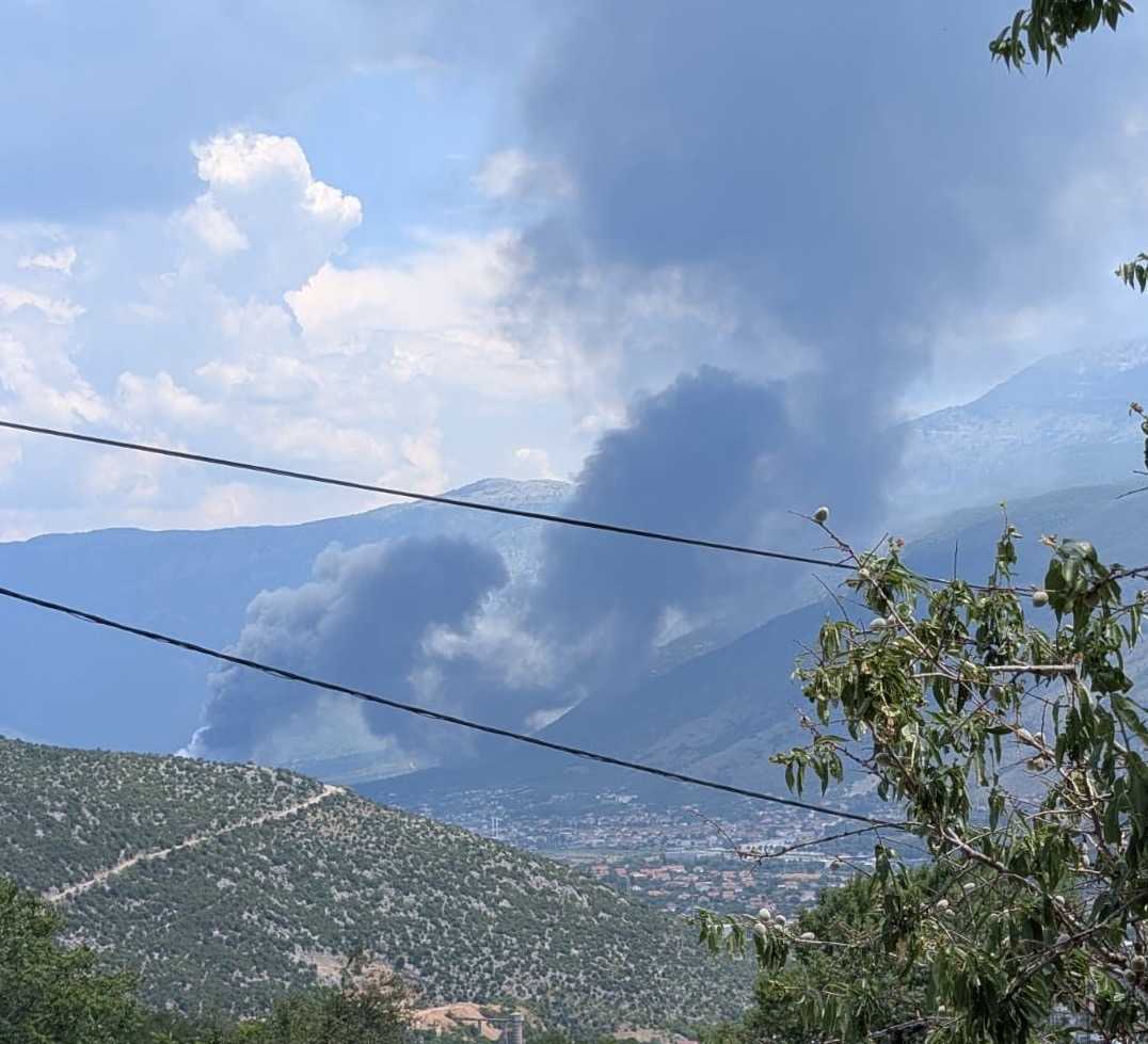 Oblak dima iznad Mostara / Foto: Fenix (SC)