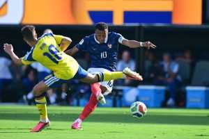 NEZAUSTAVLJIVA FRANCUSKA: Kylian Mbappe i društvo s 3:0 izbacili Švedsku sa SP-a NEZAUSTAVLJIVA FRANCUSKA: Kylian Mbappe i društvo s 3:0 izbacili Švedsku sa SP-a