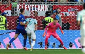 HRVATSKA IDE DOMA: Portugal uz čudne sudačke odluke s 2:1 savladao Vatrene HRVATSKA IDE DOMA: Portugal uz čudne sudačke odluke s 2:1 savladao Vatrene