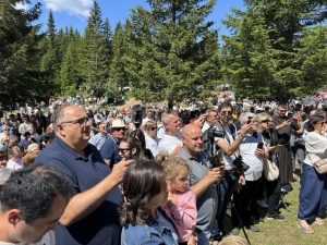 PORUKA S DIVINA GROBA: BiH je prije svega onih koji su roda Dive Grabovčeve PORUKA S DIVINA GROBA: BiH je prije svega onih koji su roda Dive Grabovčeve