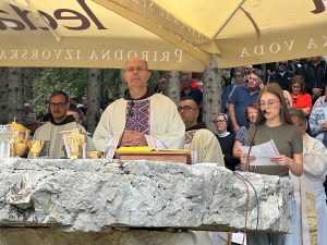 PORUKA S DIVINA GROBA: BiH je prije svega onih koji su roda Dive Grabovčeve PORUKA S DIVINA GROBA: BiH je prije svega onih koji su roda Dive Grabovčeve