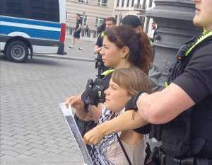 POZNATA AKTIVISTICA: Greta Thunberg privedena u Berlinu GretaThunberg uhićena u Berlinu/ Foto: Anadolu