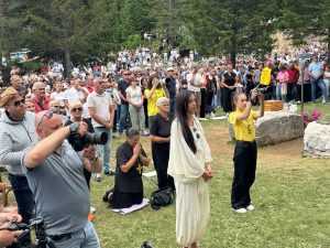 PORUKA S DIVINA GROBA: BiH je prije svega onih koji su roda Dive Grabovčeve PORUKA S DIVINA GROBA: BiH je prije svega onih koji su roda Dive Grabovčeve