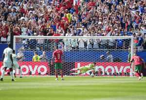 NEZAUSTAVLJIVI "TRIKOLORI": Francuska s 2:0 slomila Maroko NEZAUSTAVLJIVI "TRIKOLORI": Francuska s 2:0 slomila Maroko