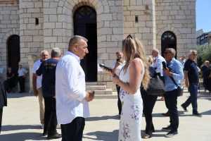 "SPI MIRNO, MIRO": Suze supruge bojnika Mire Barešića u Pakoštanima, Gotovina poručio: "Mladi će nastaviti graditi Hrvatsku" "SPI MIRNO, MIRO": Suze supruge bojnika Mire Barešića u Pakoštanima, Gotovina poručio: "Mladi će nastaviti graditi Hrvatsku"